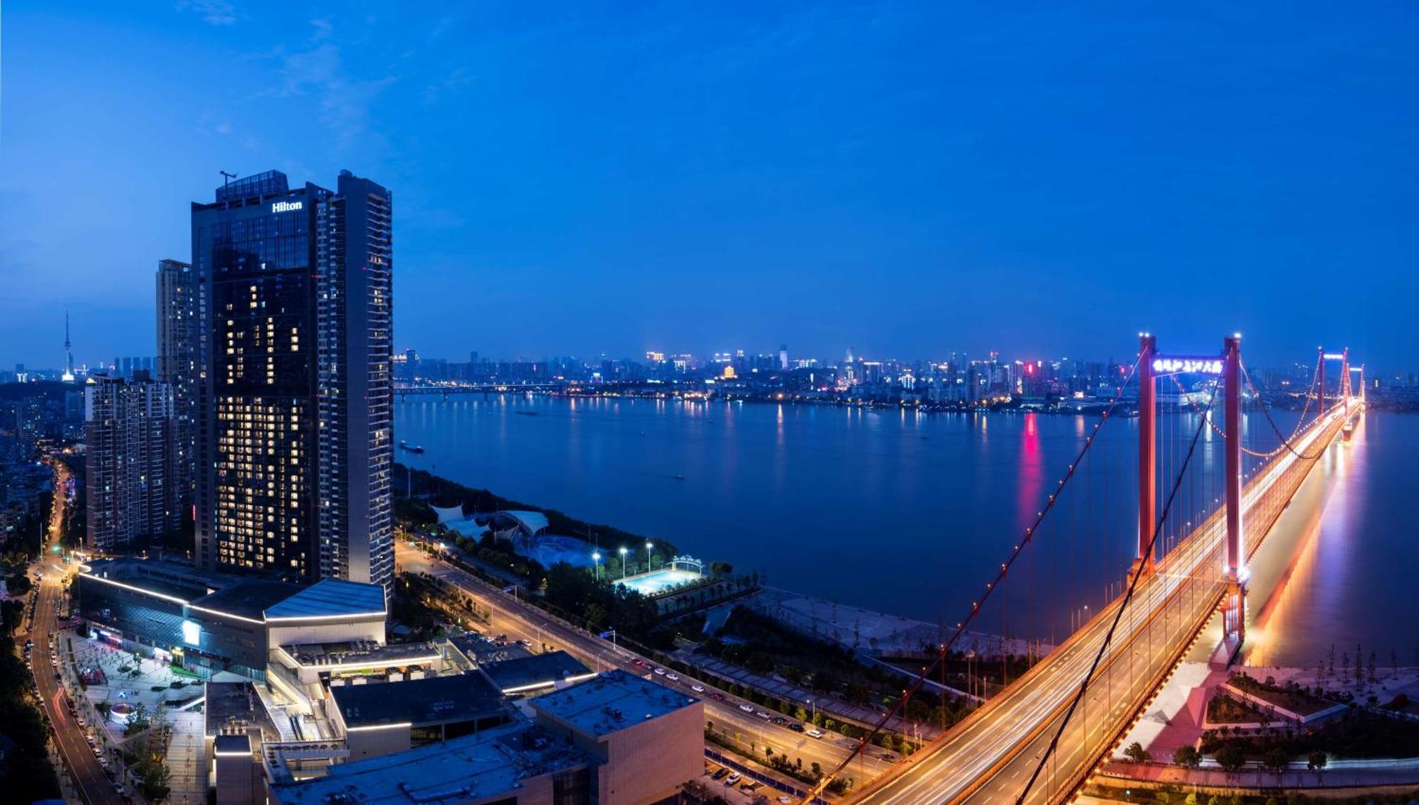 Hilton Wuhan Yangtze Riverside Exterior photo
